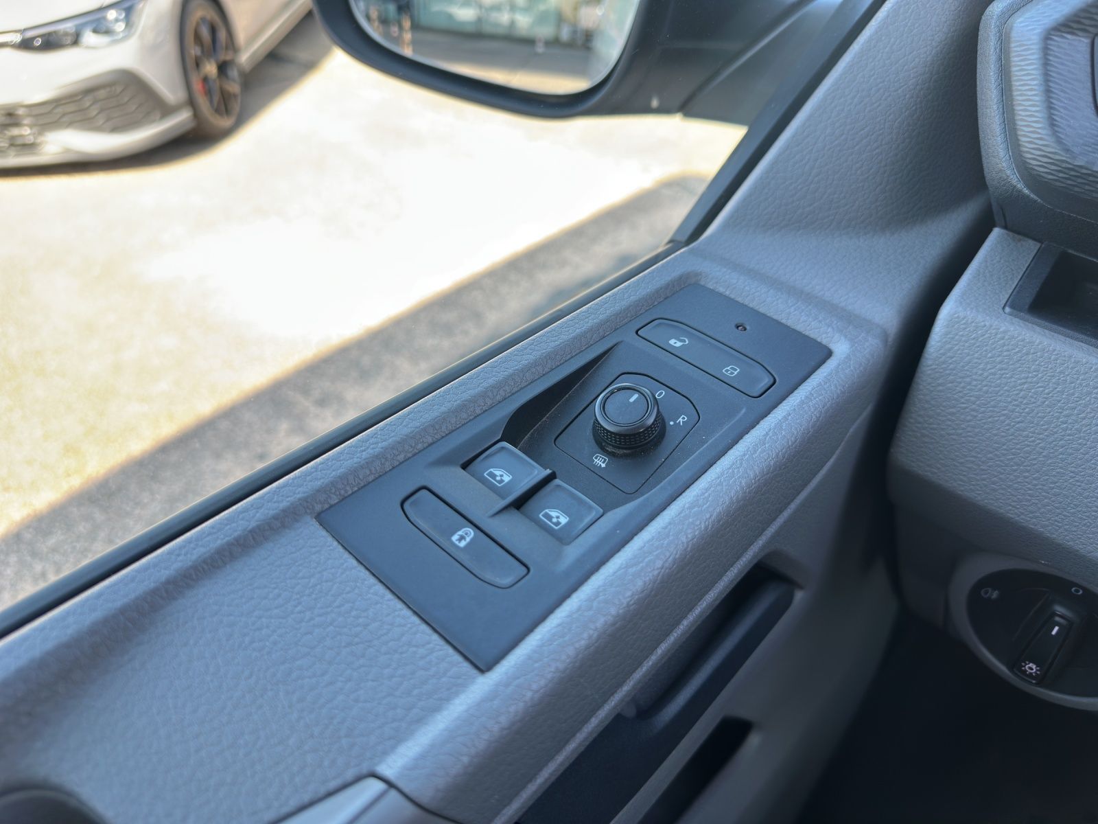 Fahrzeugabbildung Volkswagen T6 Transporter T6.1 Kasten TDI STH PDC DAB+ Klim