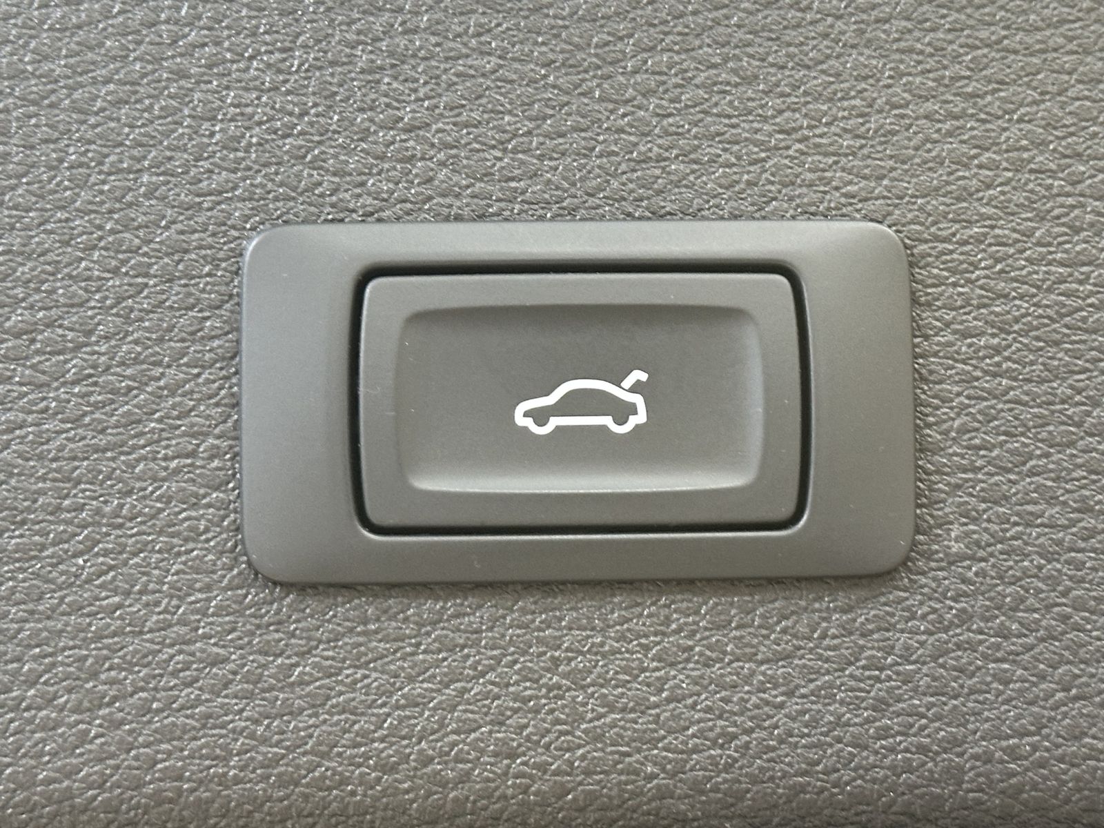 Fahrzeugabbildung Audi e-tron SpB 50 Qu S-Line Black NAV+LED+KAM+VCOCK