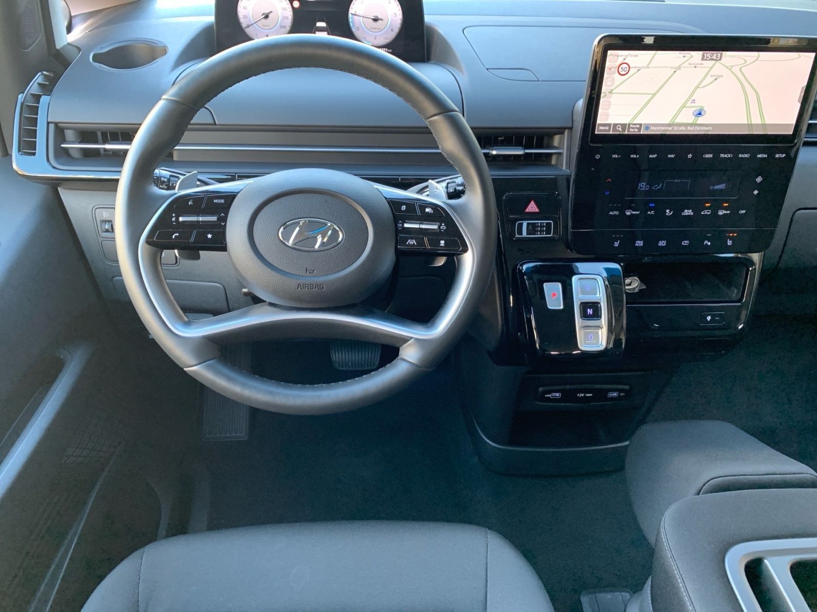 Fahrzeugabbildung Hyundai STARIA 2.2 CRDi Trend 8-AT 9-Sitzer ParkPak.