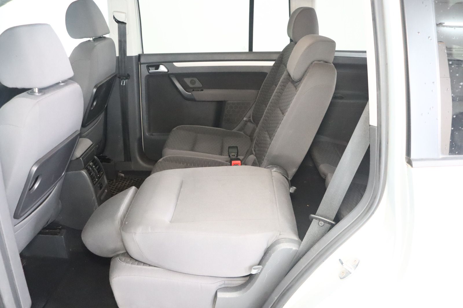 Fahrzeugabbildung Volkswagen Touran 1.4 TSI DSG 7- Sitzer * HU/AU 05.27