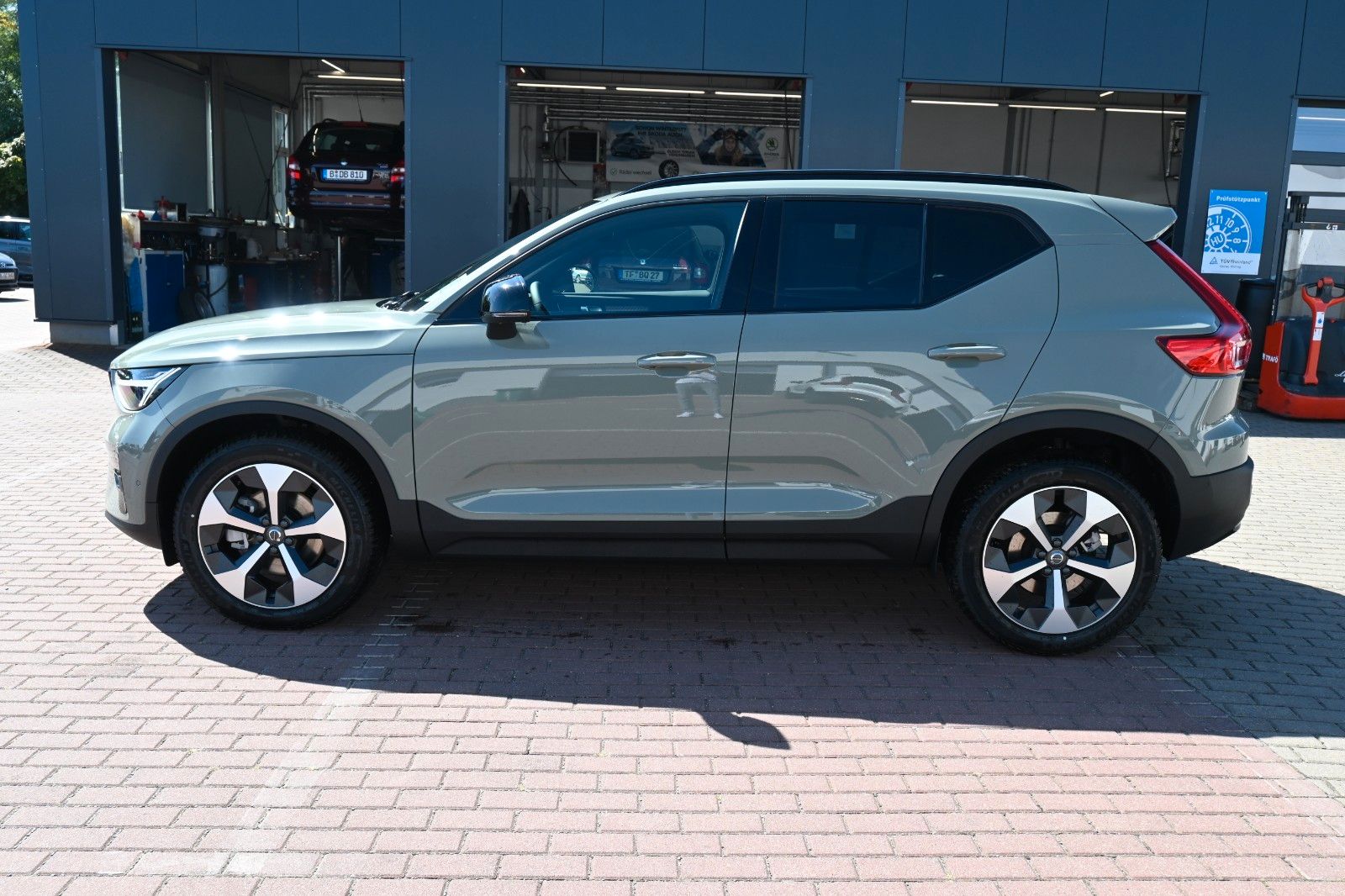 Fahrzeugabbildung Volvo XC40 B4 DKG Plus Dark*FSHZG*360°*ACC*Allwetter