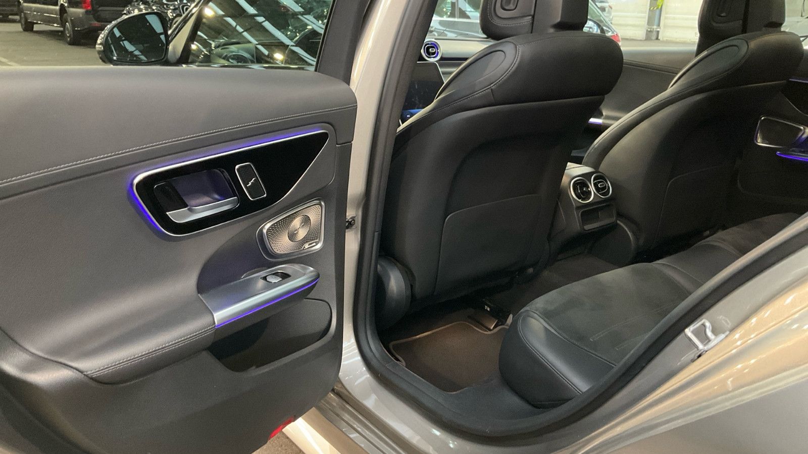 Fahrzeugabbildung Mercedes-Benz C300d Limousine AMG Line Pano ACC Burmester 360°