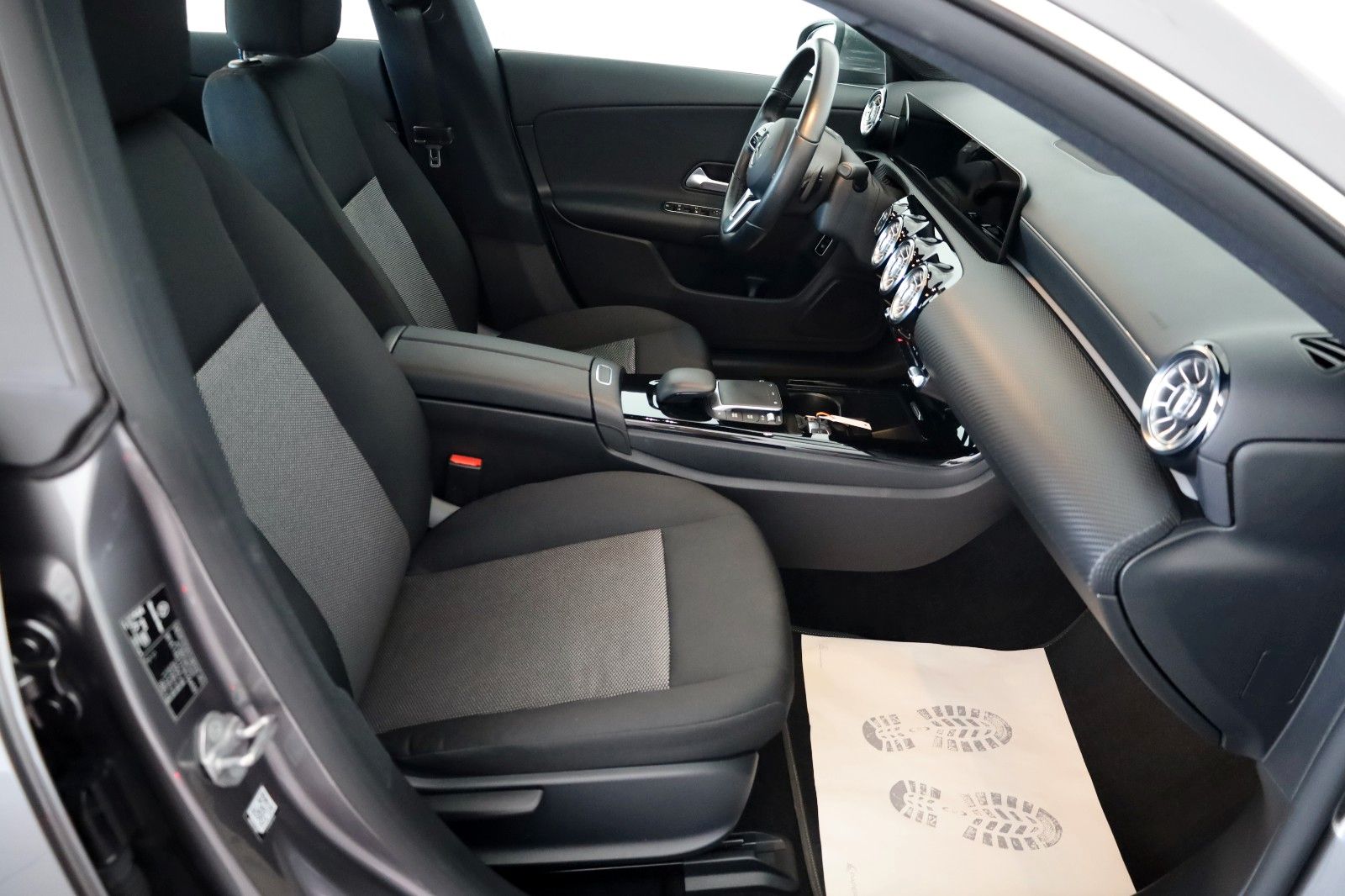 Fahrzeugabbildung Mercedes-Benz CLA 200d Coupé Navi,LED,Kamera,Park-Paket,Apple