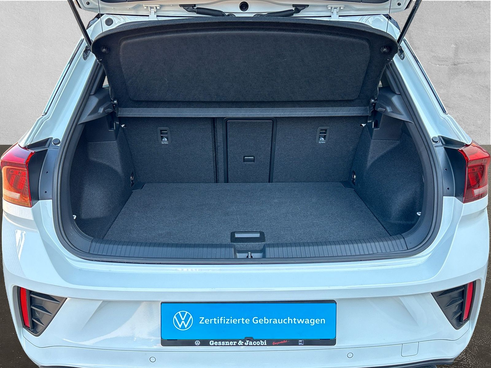 Fahrzeugabbildung Volkswagen T-Roc 1.5 TSI R-Line AHK Kamera SHZ