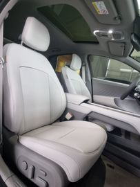 Fahrzeugabbildung Hyundai IONIQ 6 2WD 77,4 229PS UNIQ digitale ASP PanoD.