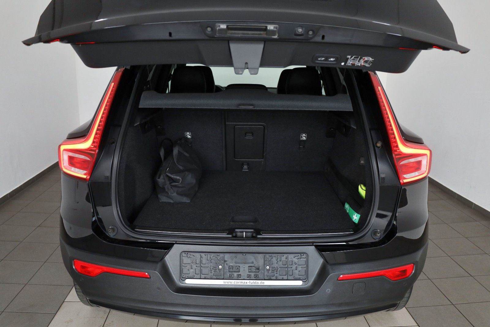 Fahrzeugabbildung Volvo XC40 T5 R Design Recharge Leder,Navi,LED,Kamera