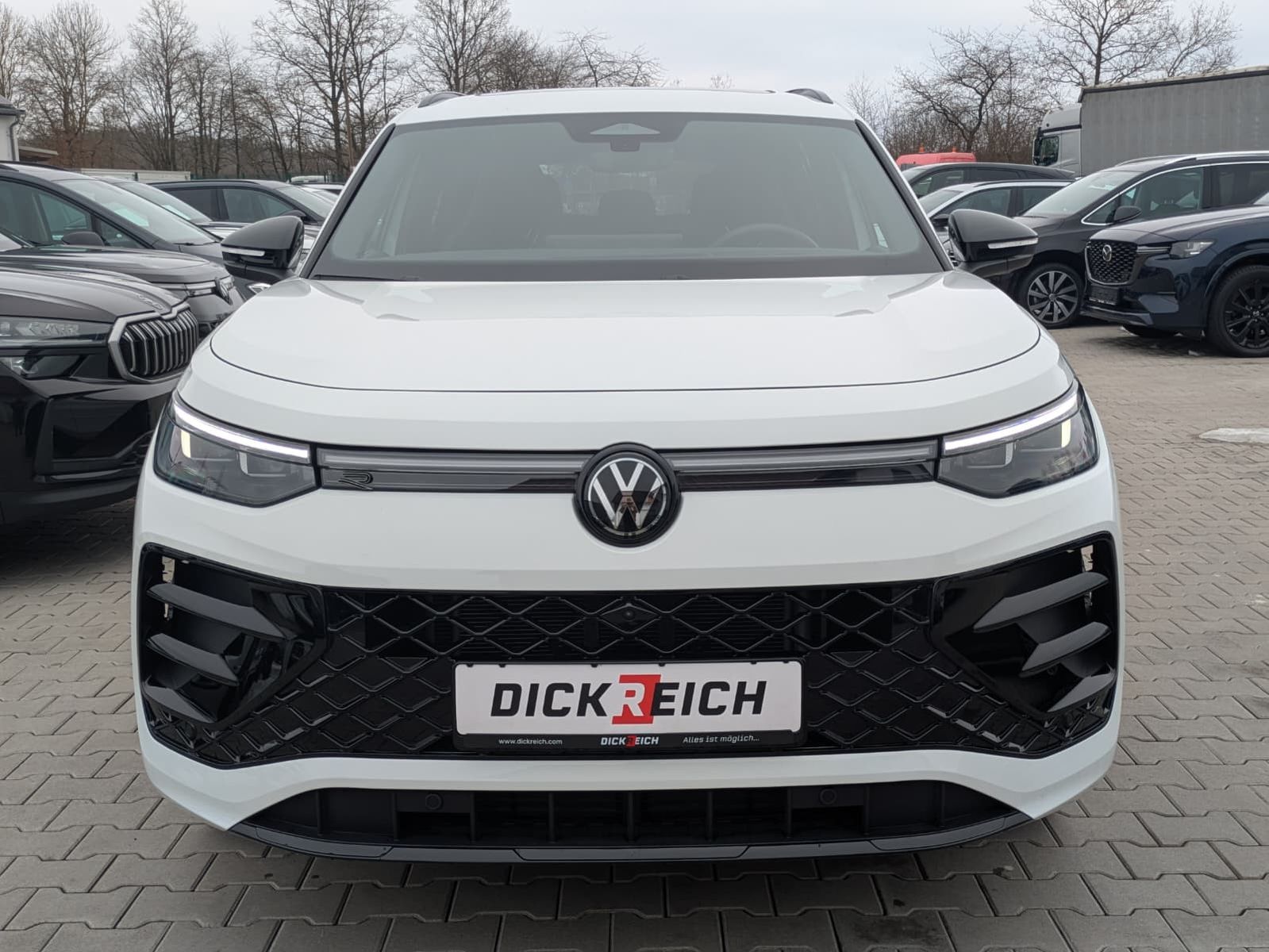 Fahrzeugabbildung Volkswagen Tayron 2.0 TDI 4M R-Line BLACK*7Si*MATRIX*PANO