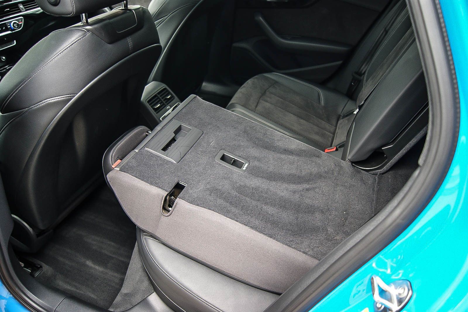 Fahrzeugabbildung Audi A4 Avant 35 TFSI S line TURBOBLAU PANORAMA STHZG