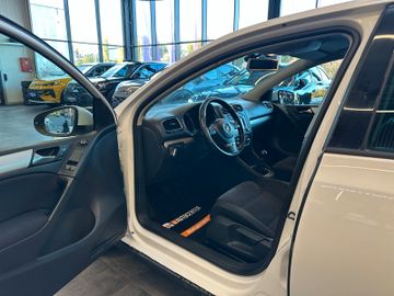Volkswagen Golf VI*TEMPO*NAVI*PDC*ALCANTARA*1-HAND*