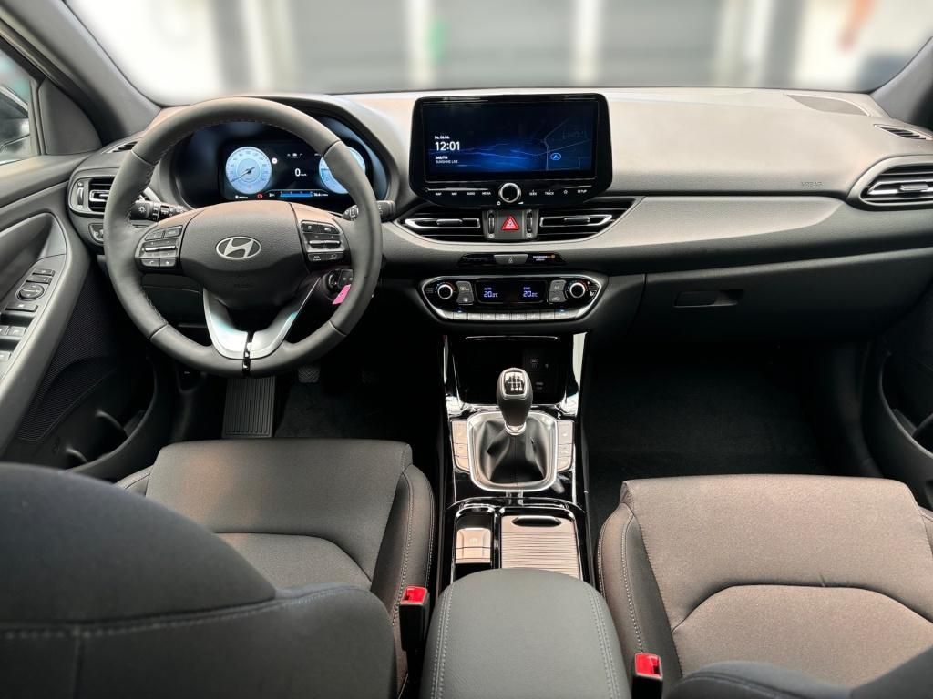 Fahrzeugabbildung Hyundai i30 5-Türer 1.0 T-GDI 6-MT Advantage FLA Navi