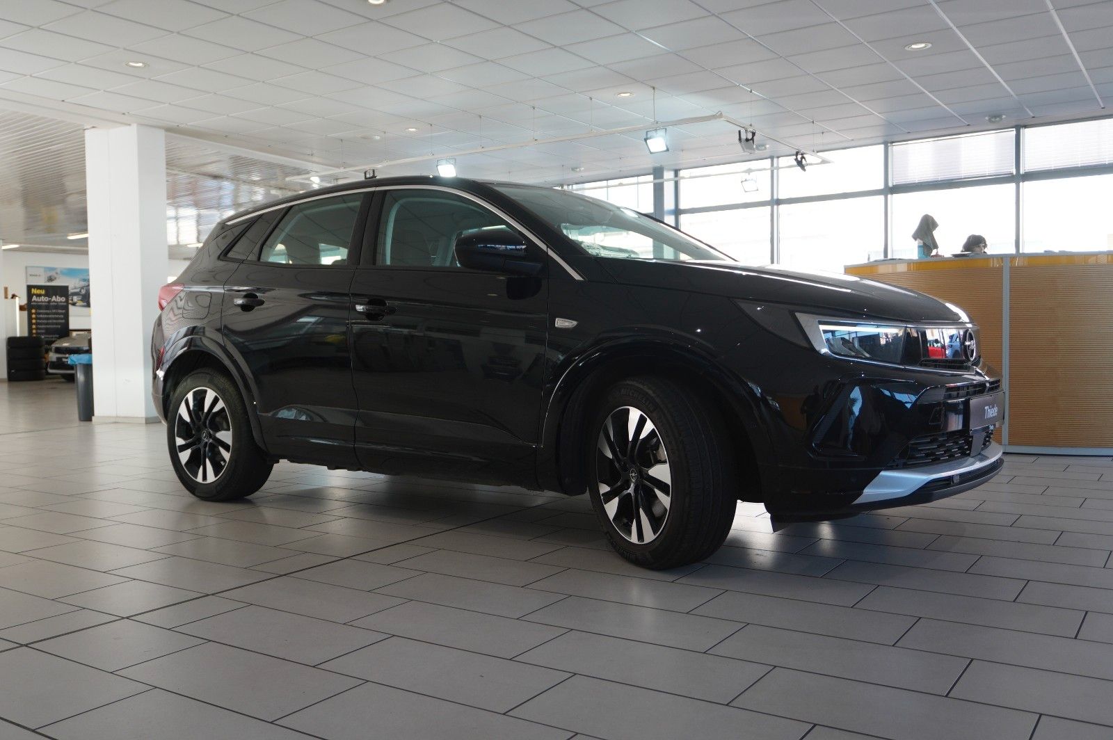 Fahrzeugabbildung Opel Grandland (X) 1.6T EDITION HYBRID NAVI/LED/VIRT.
