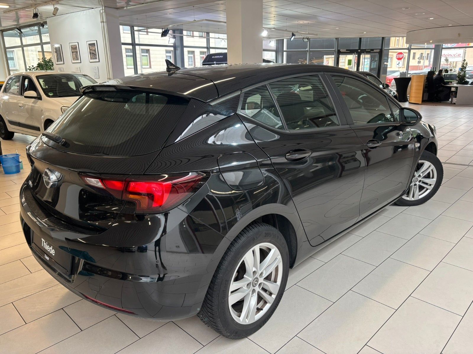 Fahrzeugabbildung Opel Astra K 1.4T 120-JAHRE KAMERA/SHZ/LHZ/ALU/ALLWET
