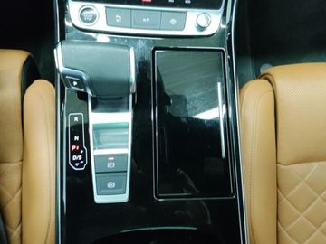 Audi A8 - 11