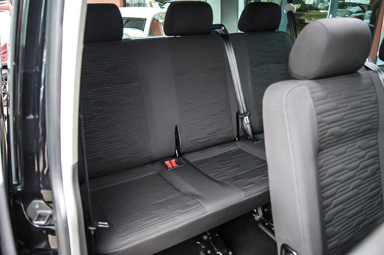 Fahrzeugabbildung Volkswagen T6.1 Caravelle lang 20TDI DSG 8-Sitze NAVI SIHZG