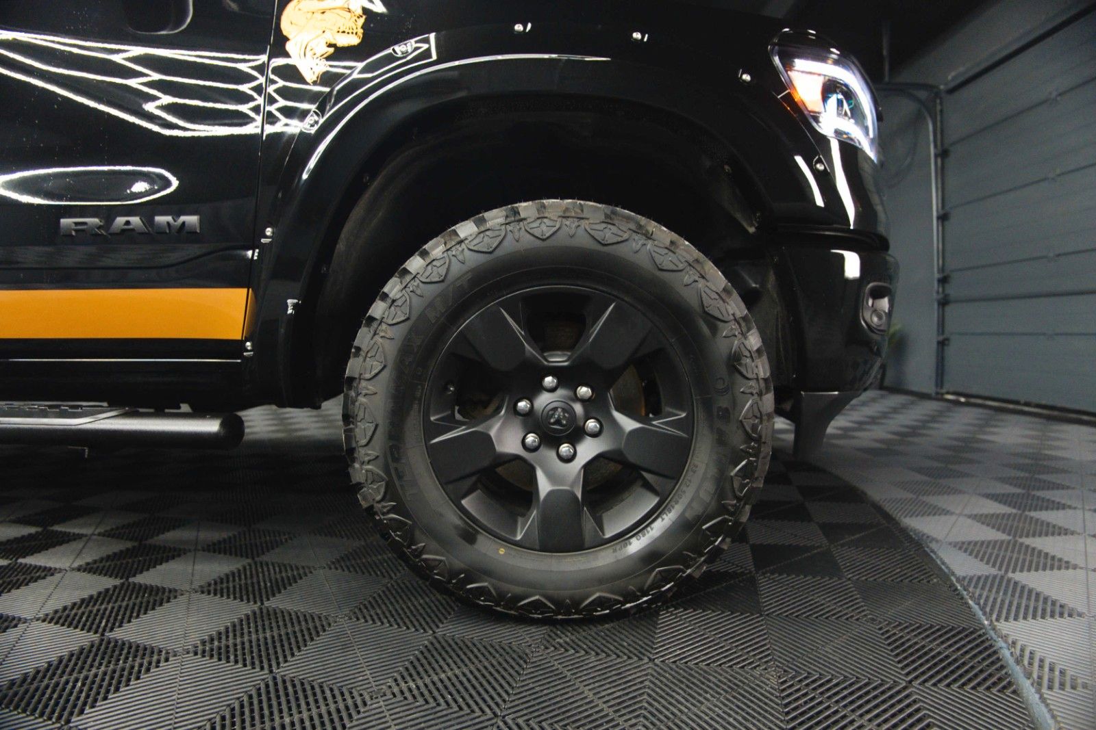 Fahrzeugabbildung Dodge RAM 5.7 V8 HEMI 4x4 OFFROAD Night RAPTOR 19%