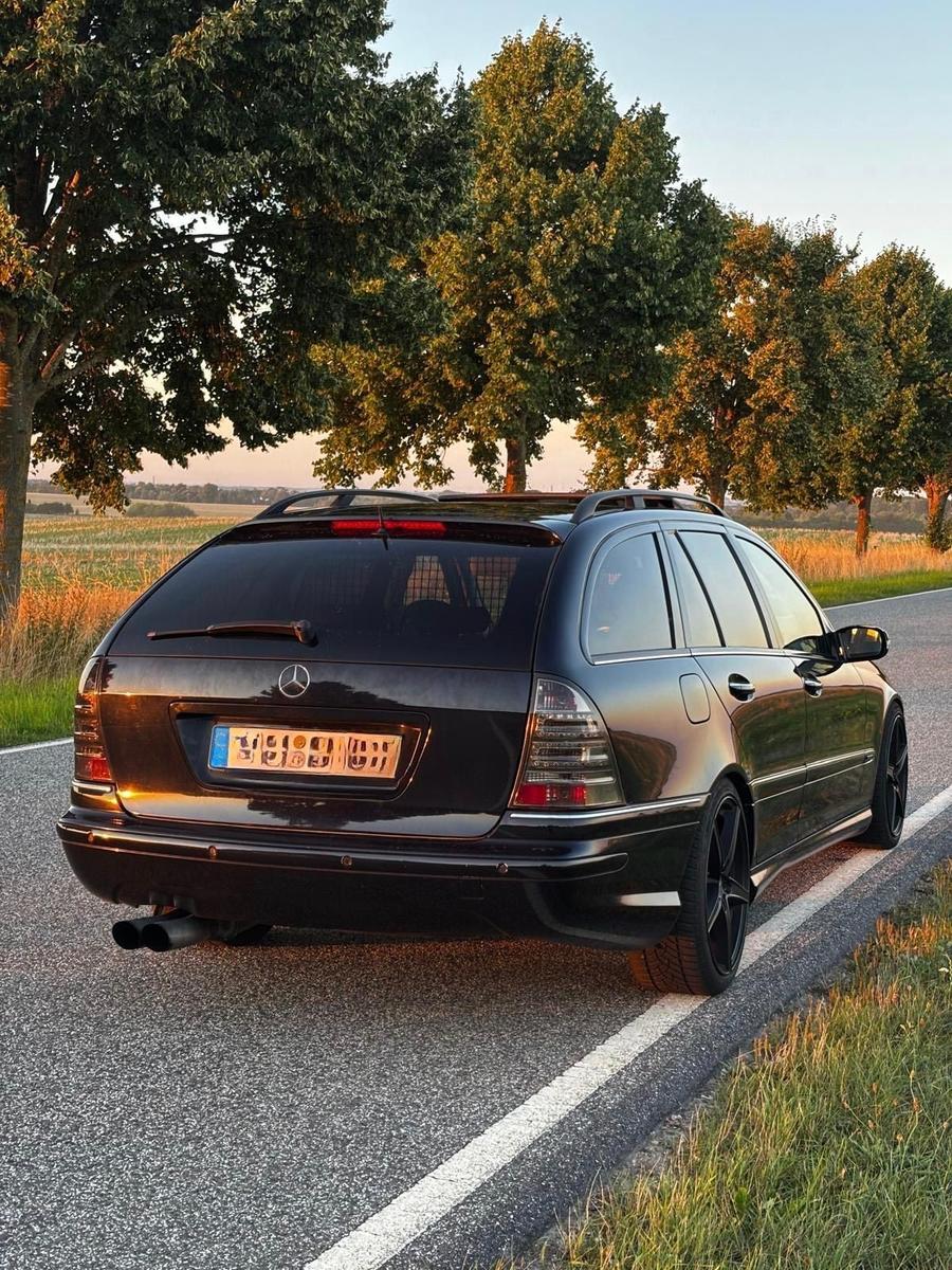 Mercedes-Benz C320 2005 — engine 300 HP (221kW)