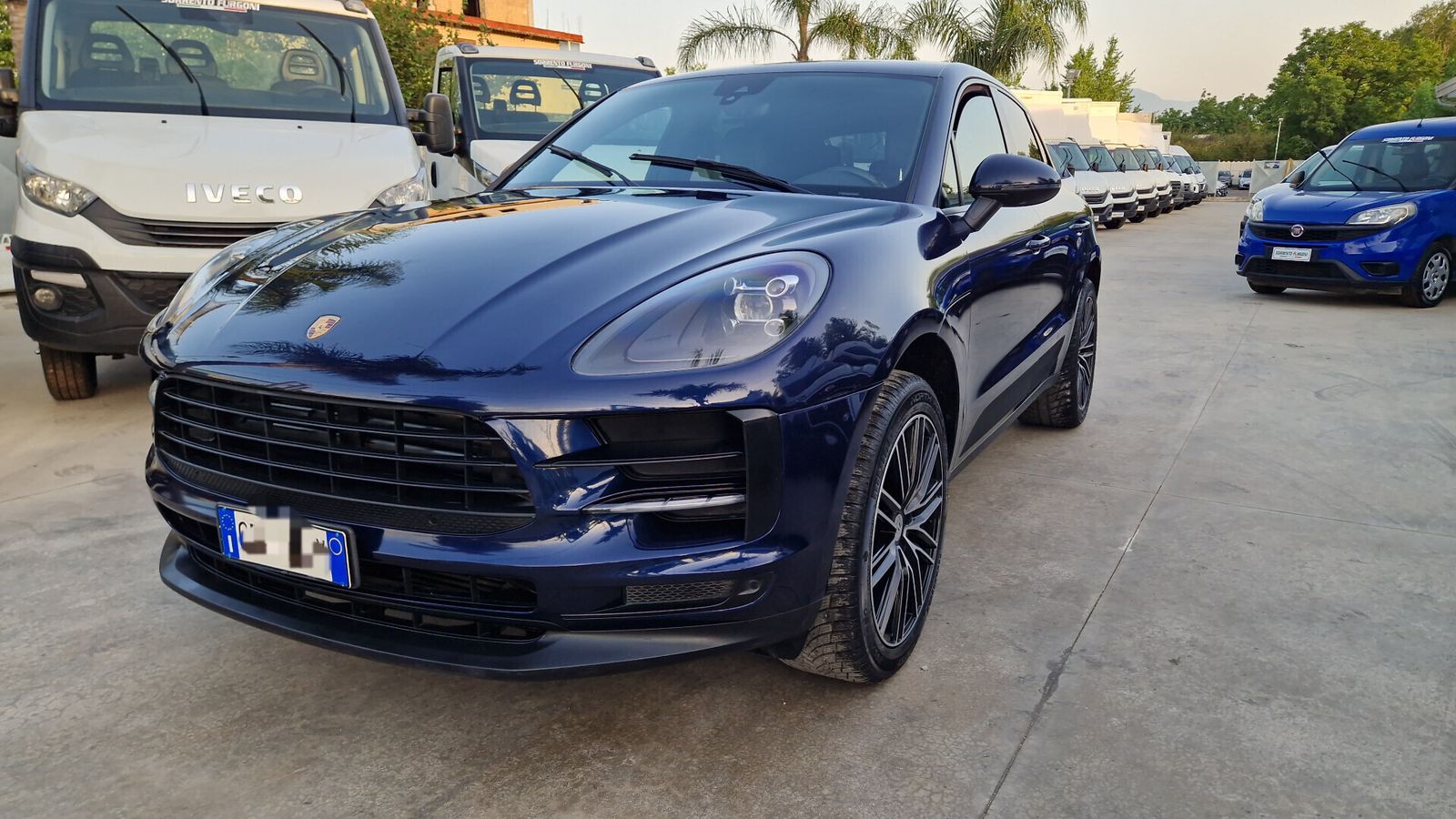 PORSCHE Macan