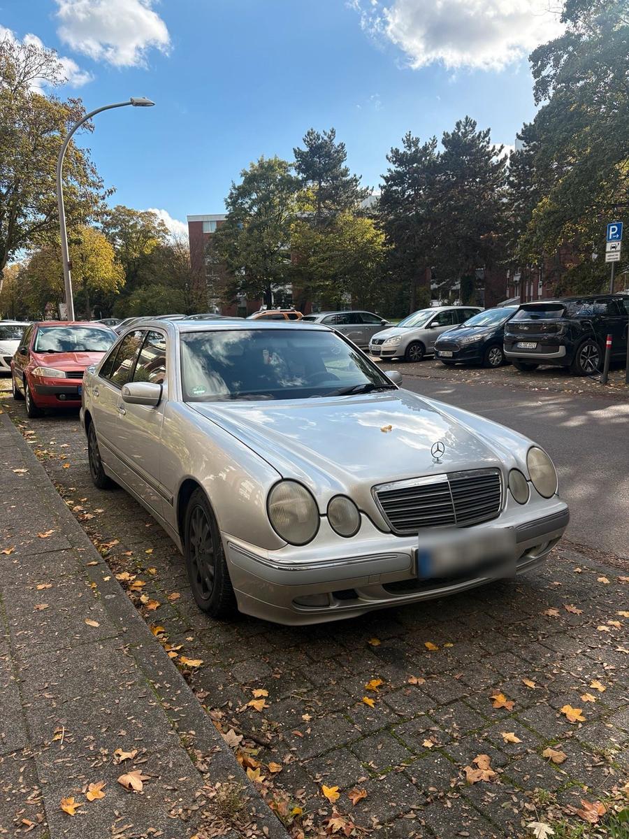 Mercedes-Benz E 200