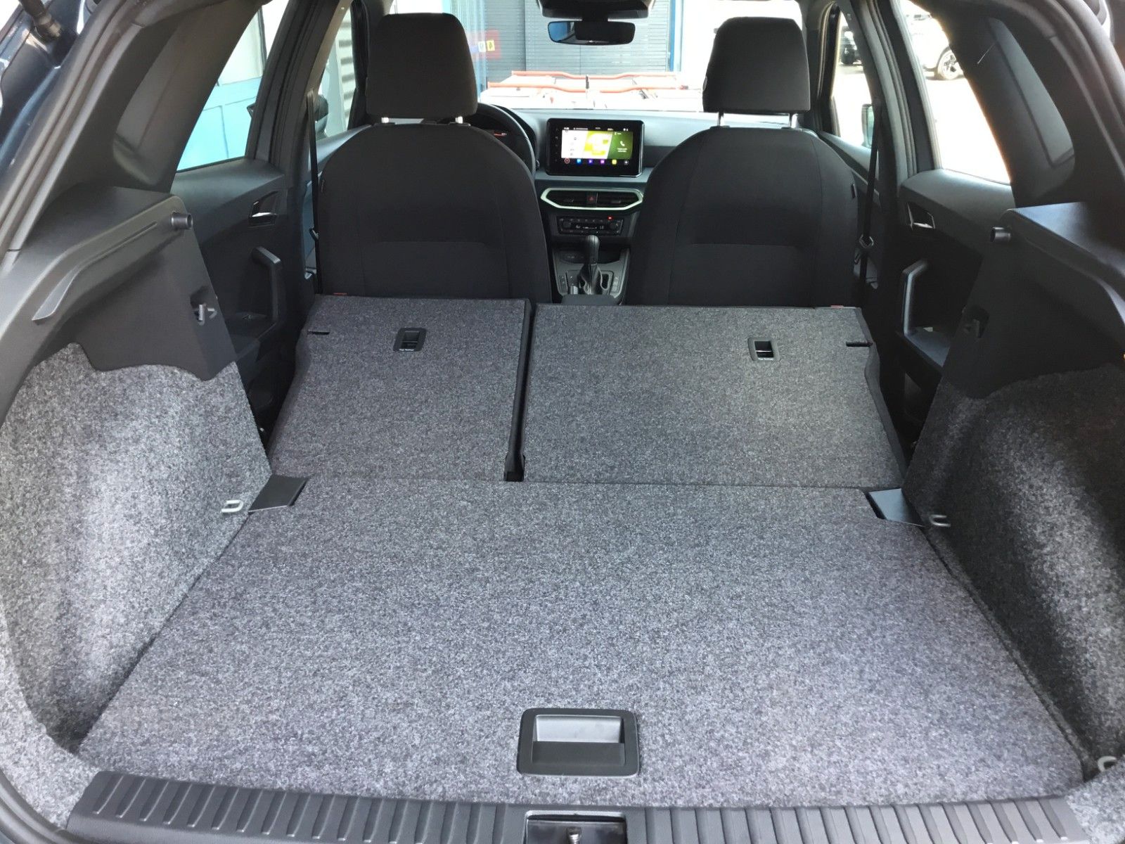 Fahrzeugabbildung SEAT Arona 1.0 TSI Style DSG+AHK+ACC+Navi+Kamera