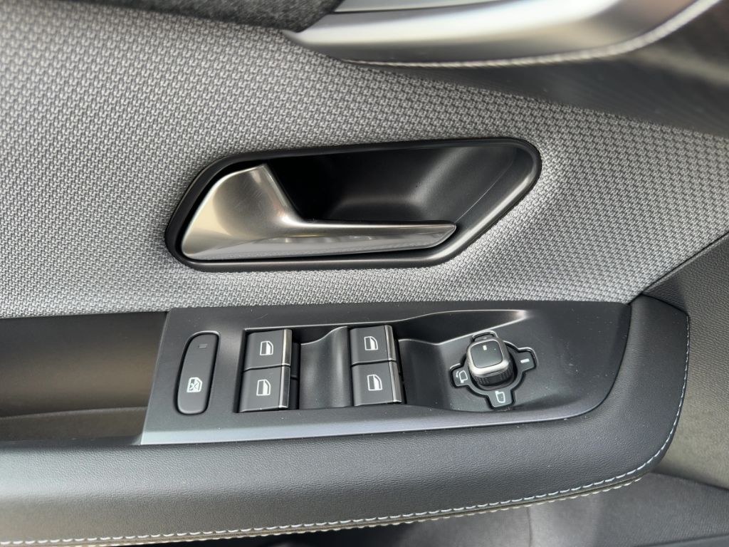 Fahrzeugabbildung Opel Grandland GS, AHK, Allwetter, 360 Grad Kamera, e
