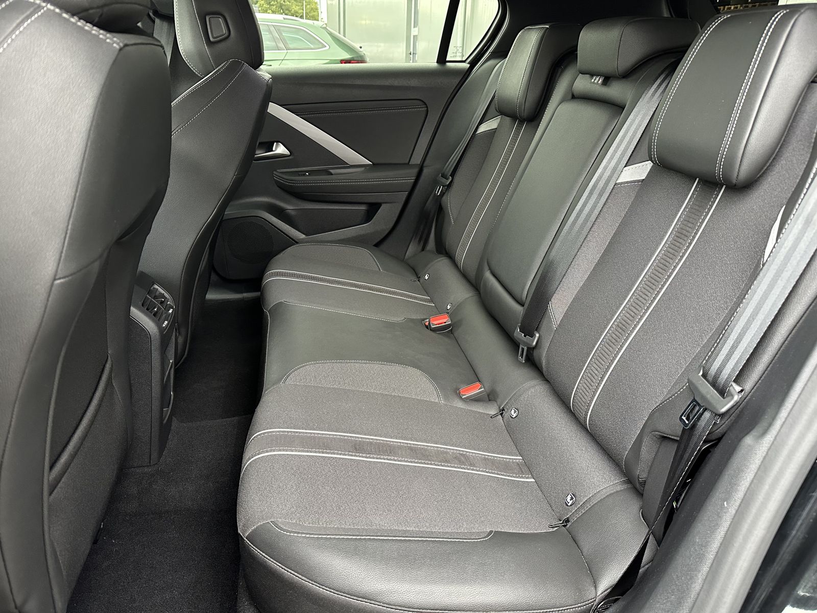 Fahrzeugabbildung Opel Astra SpT 1.2 Turbo GS NAV+LED+360°+VCOCKPIT+1HD