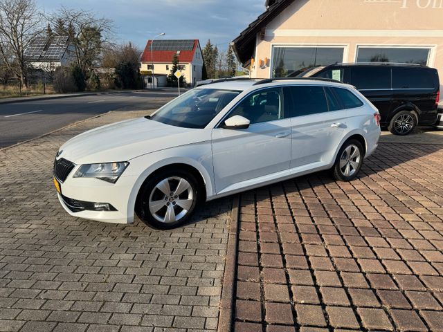 Skoda Superb Combi Ambition 4x4 mit Abstandstempomat