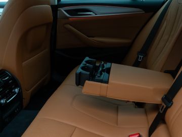 Fahrzeugabbildung BMW 530d Tour HUD ACC Kamera DAB  Komfortzugang