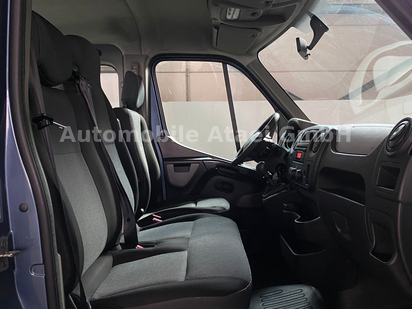 Fahrzeugabbildung Renault Master Kombi L1H1 6-SITZE+ STANDHEIZUNG (6696)