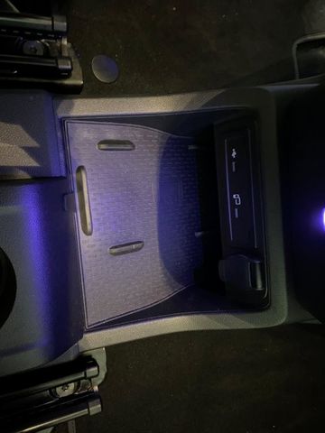 T 180 d Progressive LED Keyless-Go DAB MBUX NAVI