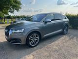 Audi SQ7 4.0 TDI quattro tiptronic - - graue Audi SQ7
