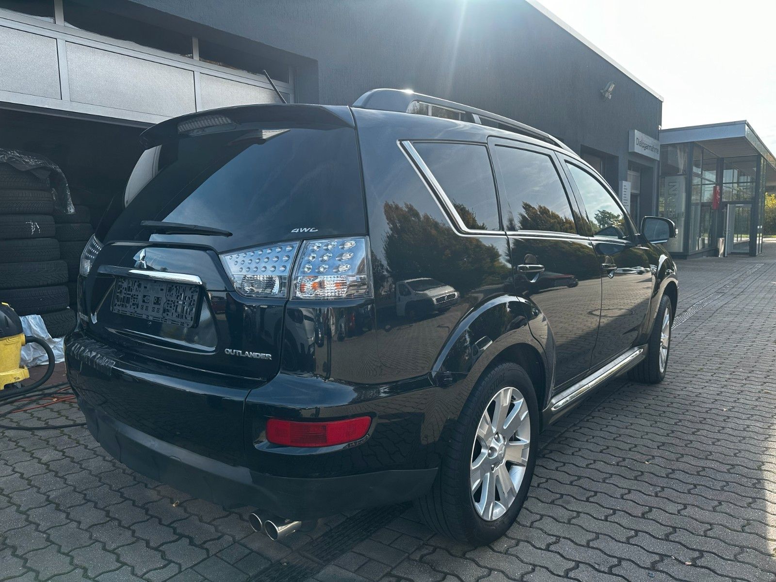 Fahrzeugabbildung Mitsubishi Outlander Instyle 4WD,Allrad,Leder, Automatik,
