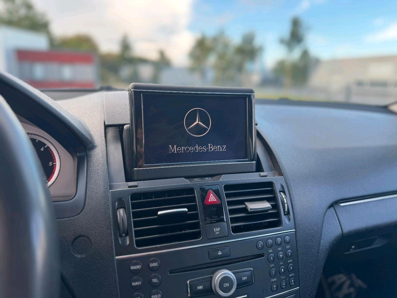 Mercedes-Benz 320 2008 — photo 11