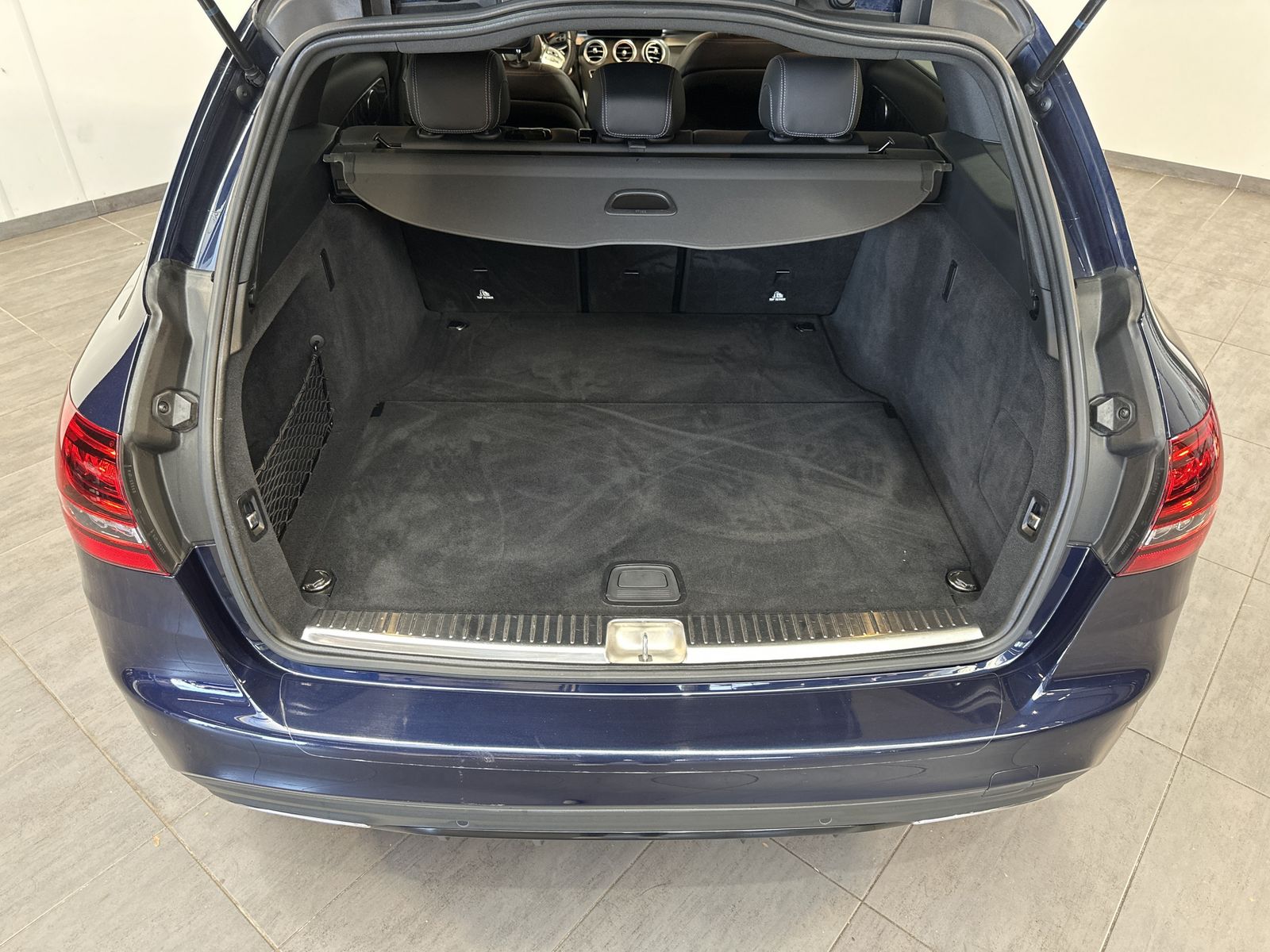 Fahrzeugabbildung Mercedes-Benz C 300d T 4M AMG Line NAV+LED+KAMERA+DISTRONIC+PP