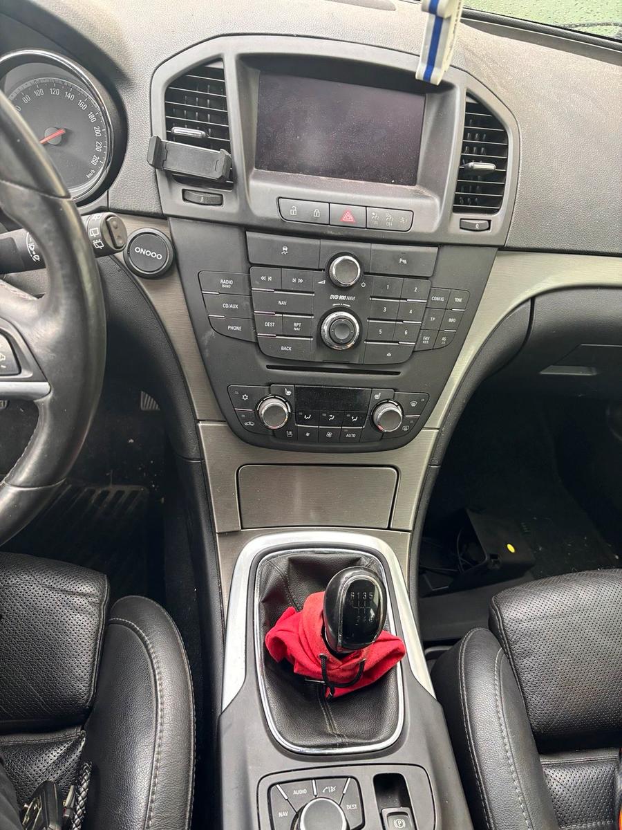 Opel Insignia 2009 — interior
