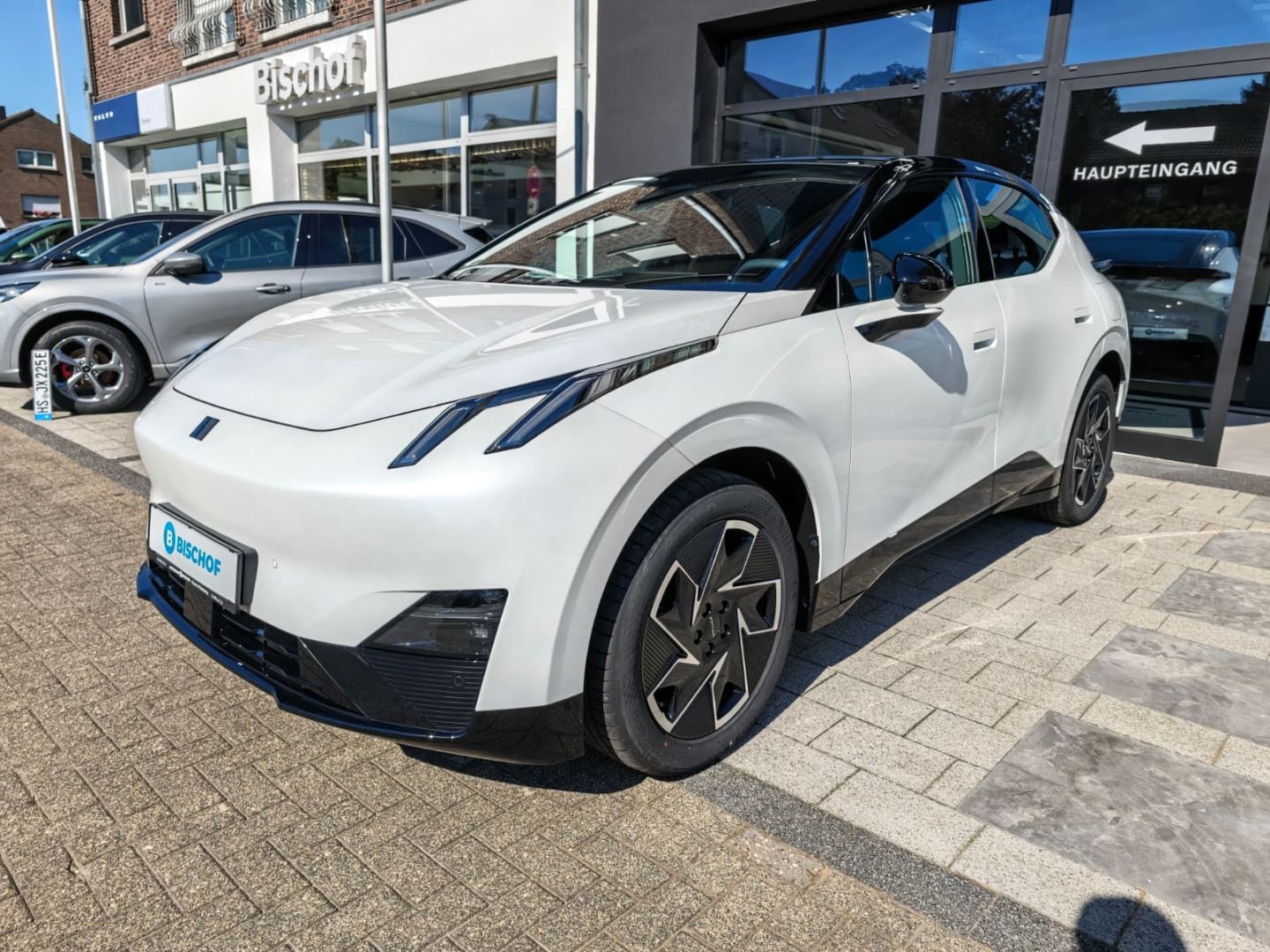 Lynk & Co 02