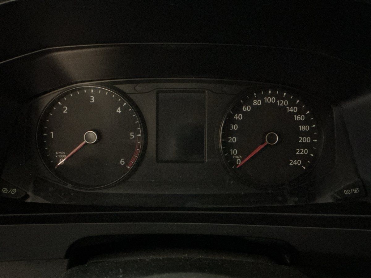 Fahrzeugabbildung Volkswagen T6 Kombi 2.0 TDI Klima AHK ParkPilot