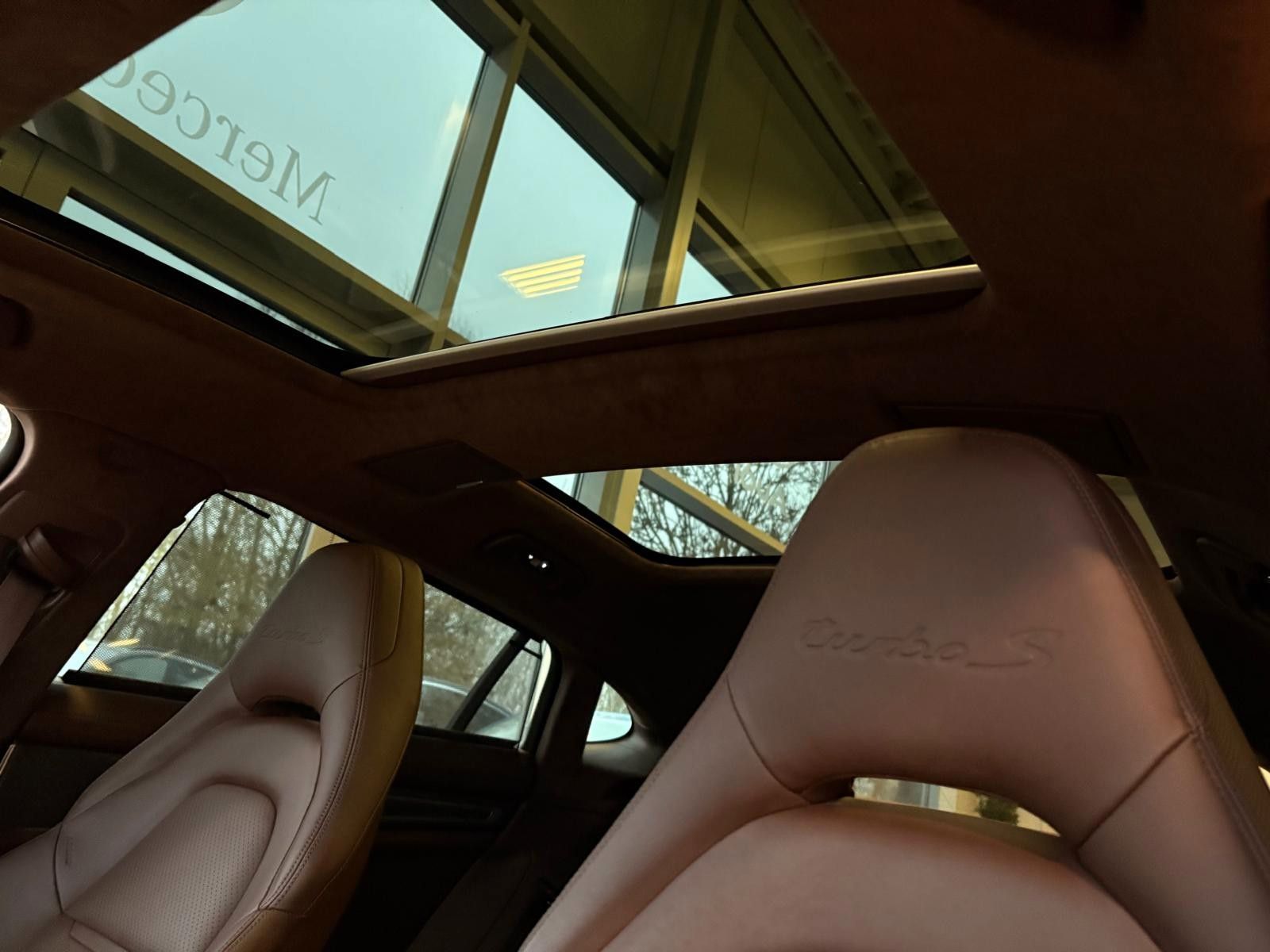 Fahrzeugabbildung Porsche Panamera Turbo S E-Hybrid Executive