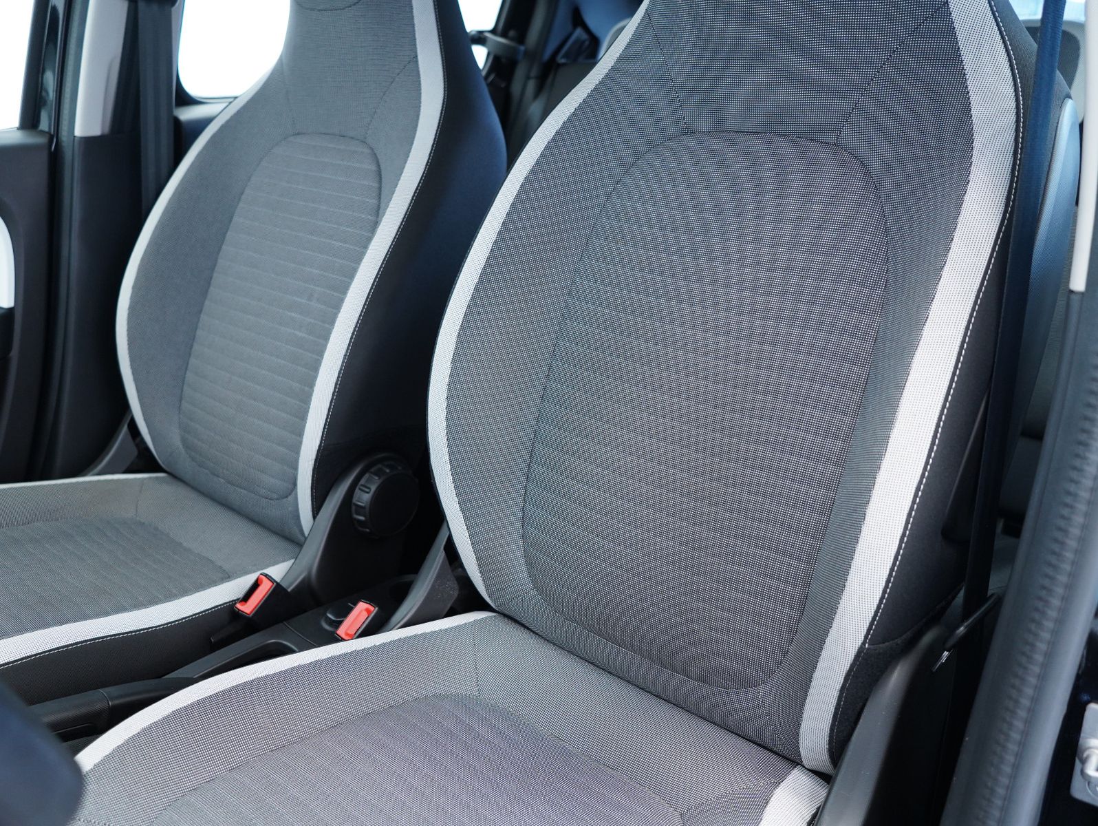 Fahrzeugabbildung Renault Twingo Zen Electric KLIMA-AUTOM/SHZ/SOH