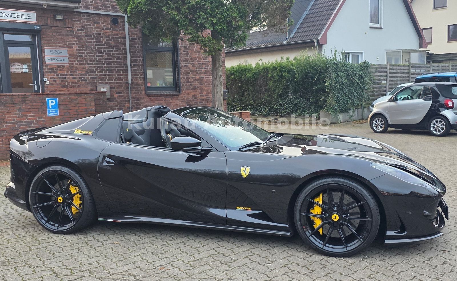 FERRARI 812
