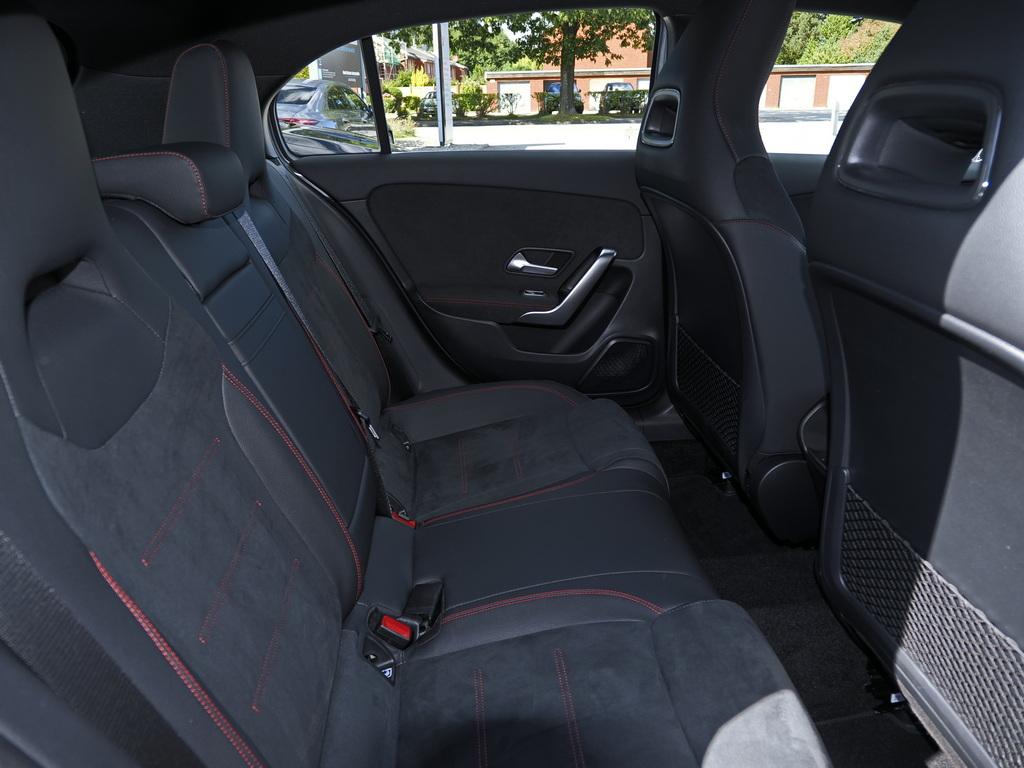 Mercedes-Benz A 250 e AMG MULTIBEAM WINTER TOTWINKEL AMBIENTE