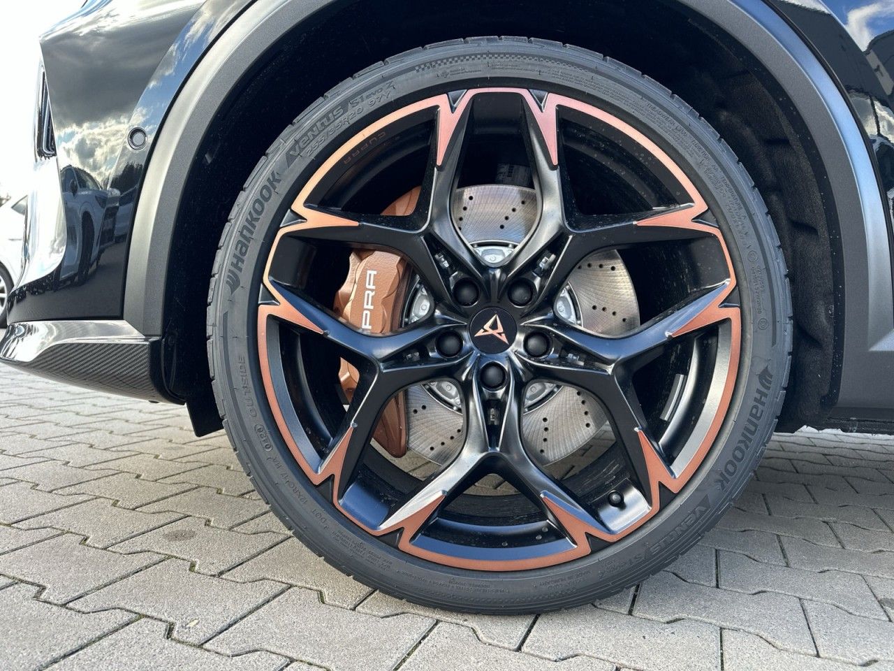 Fahrzeugabbildung CUPRA Formentor 2.5 TSI 287 kW 4Drive VZ5 - mit KI generiert/bearbeitet