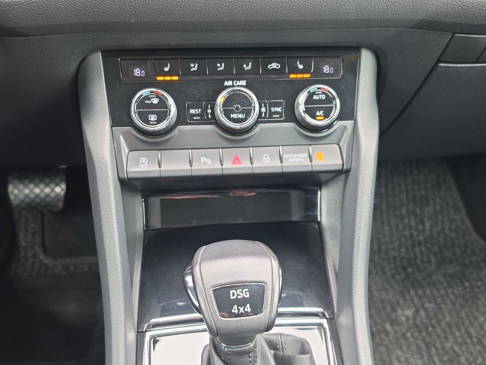 Fahrzeugabbildung SKODA Kodiaq Style 4x4 LED AHK CARPLAYER