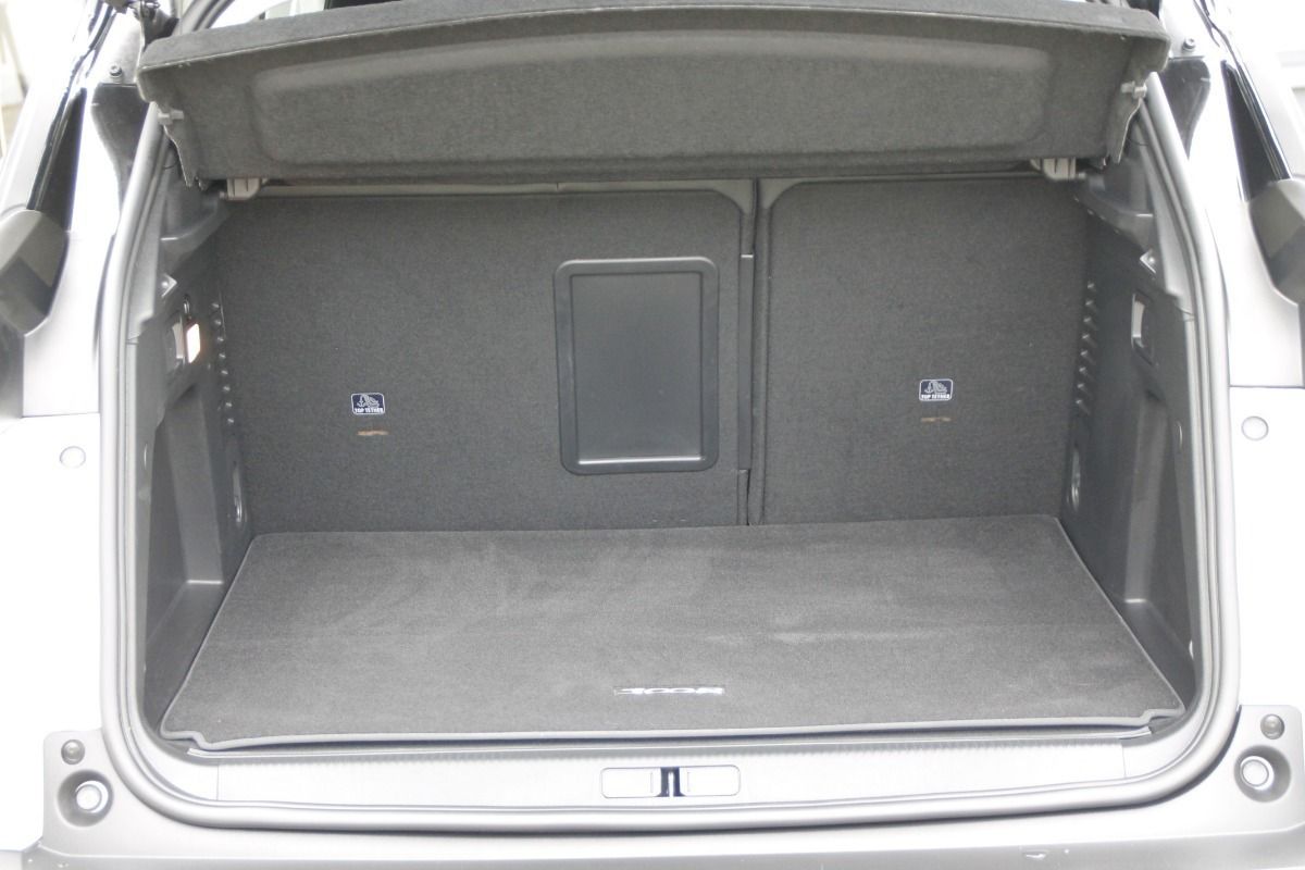 Fahrzeugabbildung Peugeot 3008 Hybrid 225 Allure Pack