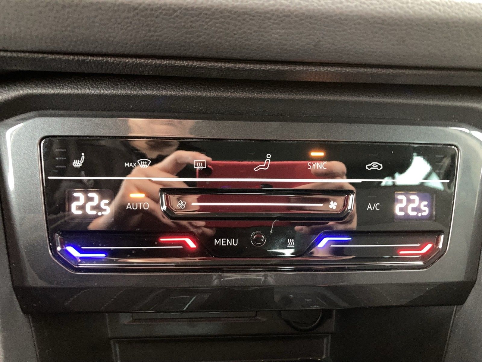 Fahrzeugabbildung Volkswagen Tiguan TSI Elegance 4M DSG Matrix Navi ACC STH A
