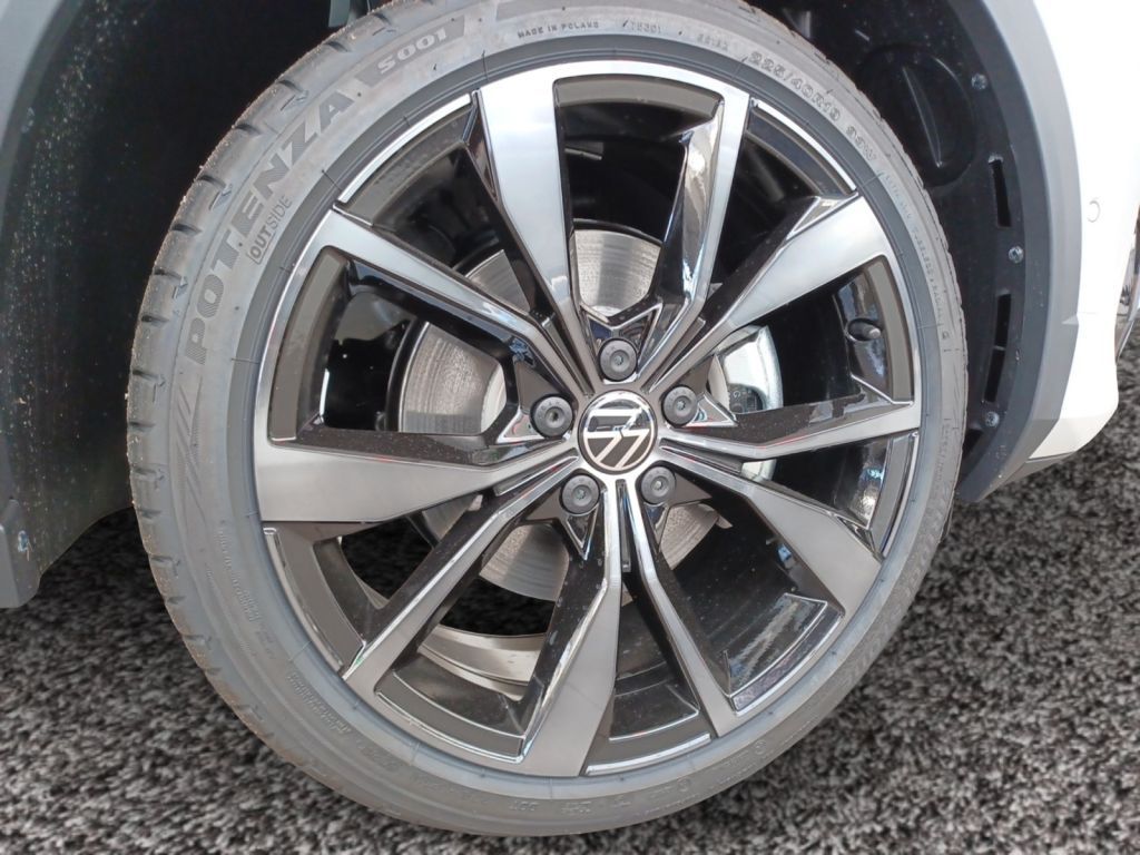 Fahrzeugabbildung Volkswagen T-Roc Cabriolet 1.5 TSI DSG R-Line Edition Karma