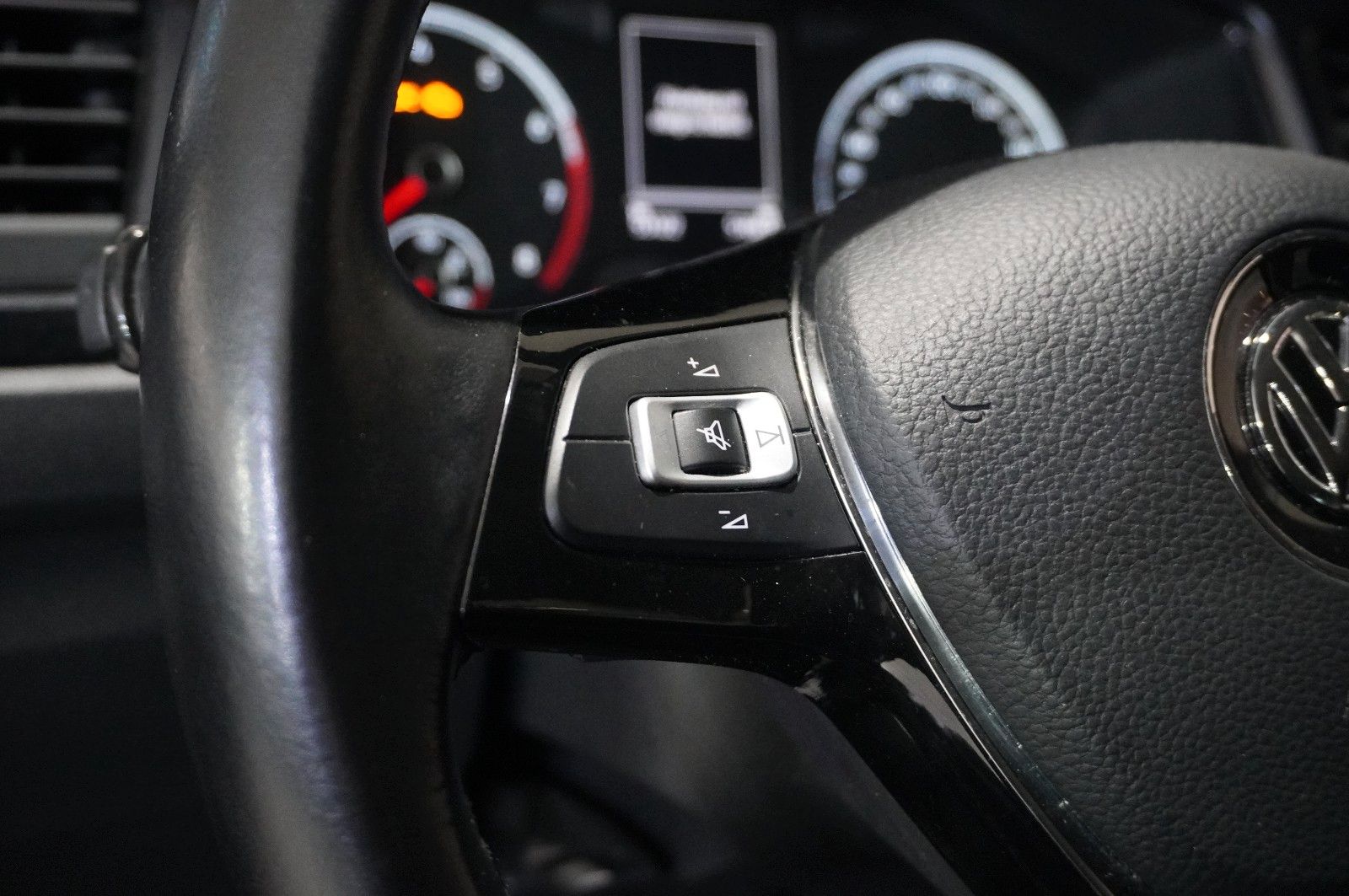 Fahrzeugabbildung Volkswagen T-Roc 1.0 TSI NAVI/LED/SHZ/PDC/NEBEL/KLIMA/DAB+