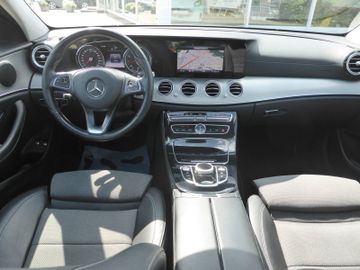 Mercedes-Benz E-Klasse E 250 T Avantgarde AHKNaviR-KamLEDG