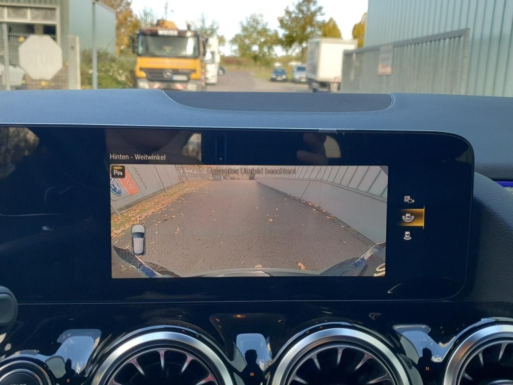 Fahrzeugabbildung Mercedes-Benz GLA 200 AMG*Night*LED*KeyLess*SpurH*ParkAss*RFK