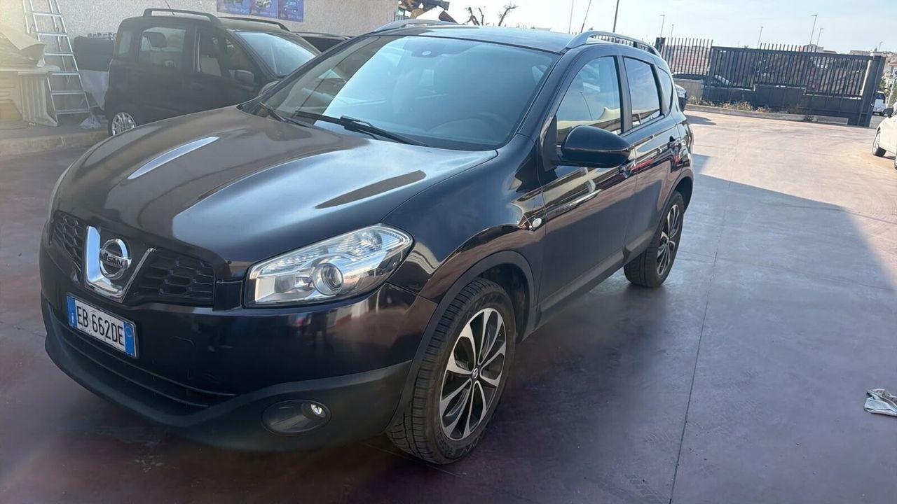 Nissan Qashqai+2 2010 — rear view
