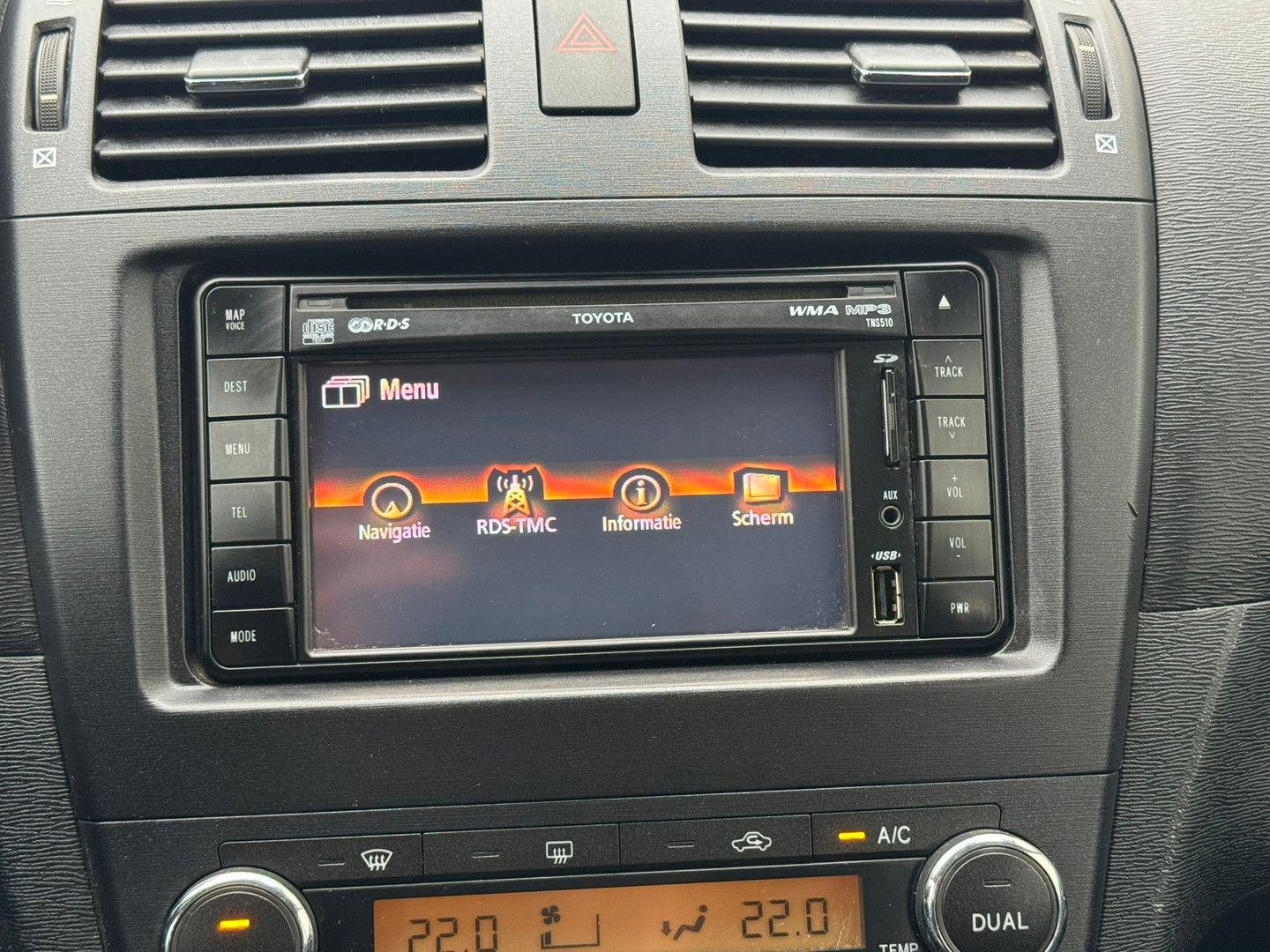 Toyota Avensis 2010 — photo 24